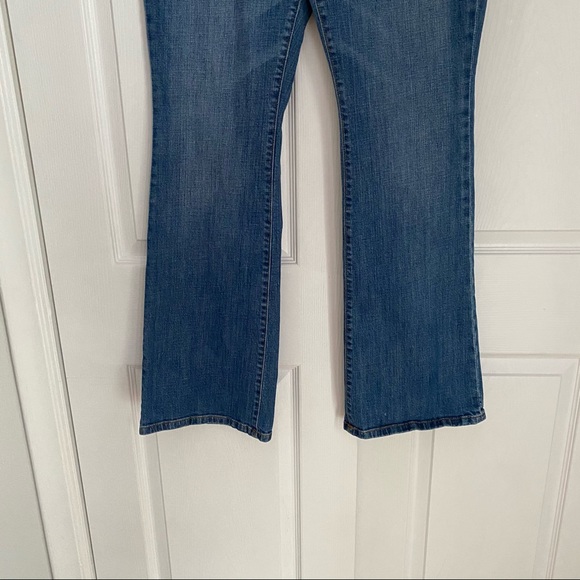 NEW YORK & CO LOW RISE FLARE JEANS - Picture 4 of 8